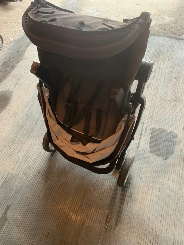 Poussette/Stroller  in Strollers, Carriers & Car Seats in Longueuil / South Shore - Image 3