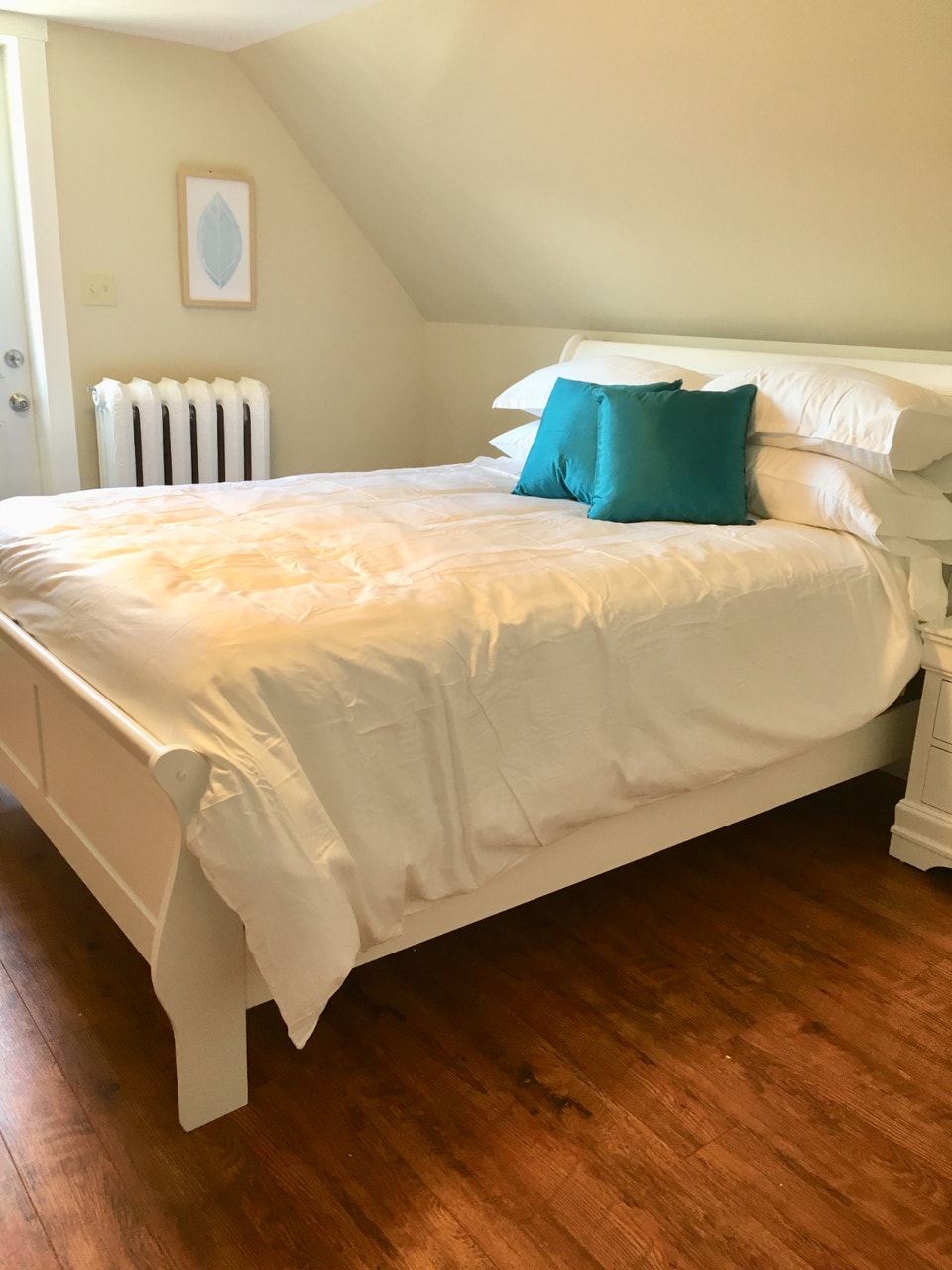FULLY FURNISHED 1 BEDROOM DOWNTOWN APT. AVAIL. FOR WINTER RENTAL 3