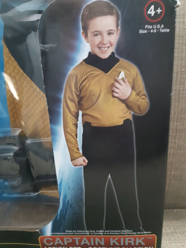 STAR TREK Captain Kirk Uniform in Arts & Collectibles in St. Albert - Image 4