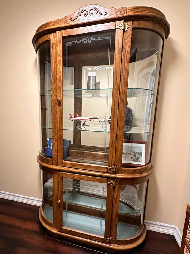 AA Laun Oak Display Case in Hutches & Display Cabinets in Barrie