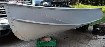 12 Foot Aluminum boat with aluminum seating Comes with Honda 4 stroke 7.5 hp Oar's and oar holders i...