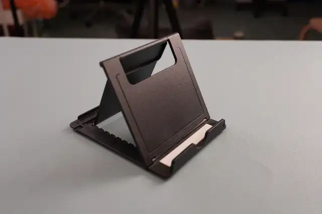 Portable Monitor, iPad, Tablet, Cell Phone, Foldable Stand in Other in Oakville / Halton Region - Image 2