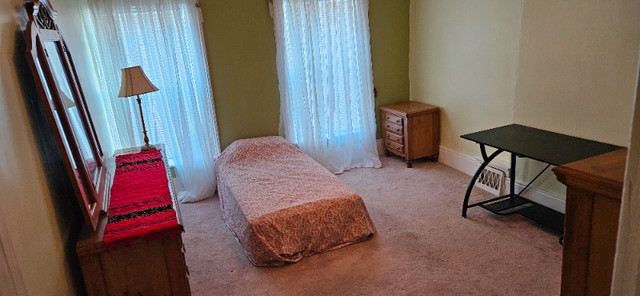 Fully furnished very big room aprox 350 Sq Feet in Room Rentals & Roommates in Trenton - Image 2