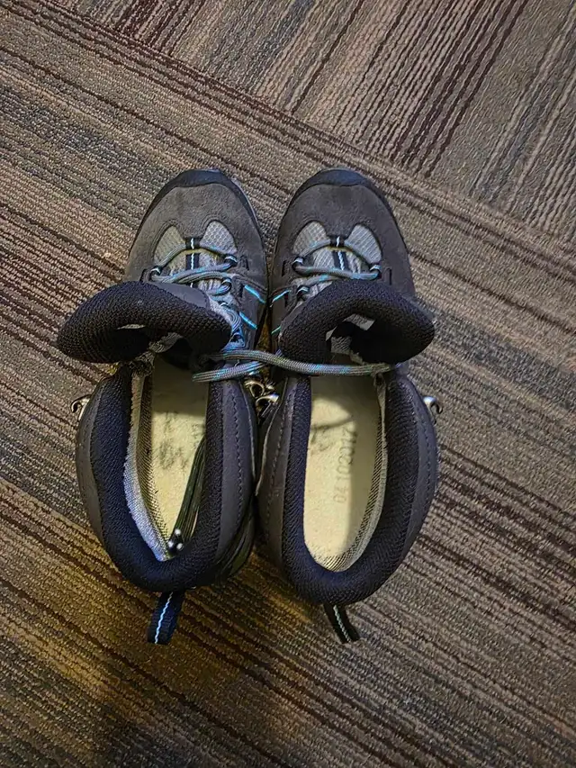 solamon hiking boots women's 6.5 in Women's - Shoes in Edmonton - Image 8