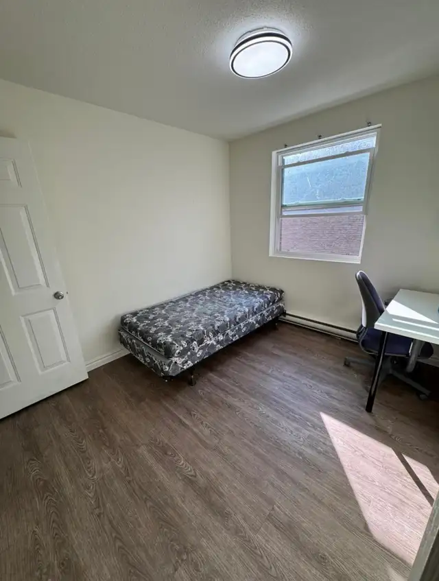 3 Rooms available for Rent walking distance from University of in Long Term Rentals in Kitchener / Waterloo - Image 7