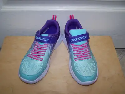 Skechers girls' shoes in size 13.5 new, View more
