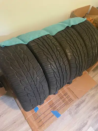 4 pneus d'été en très bon état. Rouler seleument 1 été. ✅ Grandeur : 235/85R17 ✅ Indice : 97W ✅ Pneu...