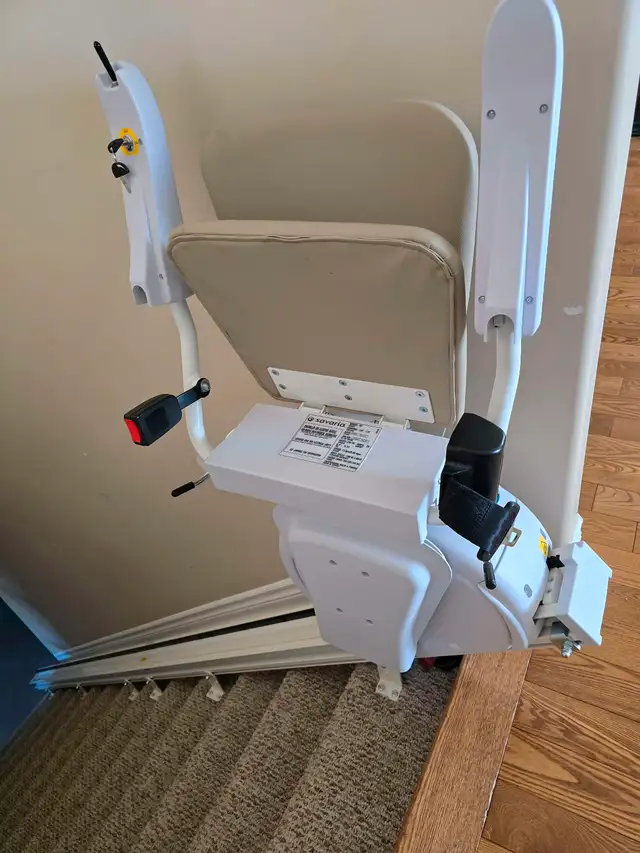 Savaria K-2 Stairlift62863735516289121