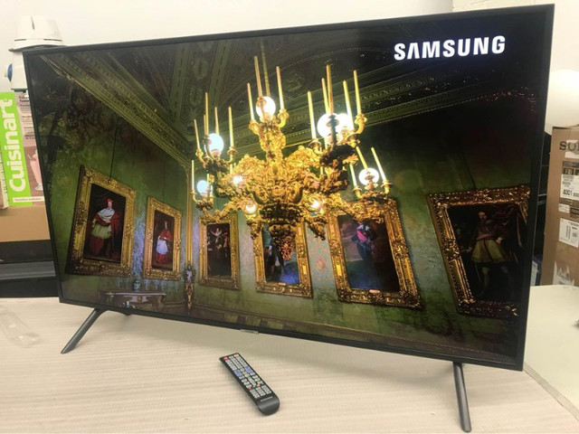 4K SAMSUNG 65" (2160P) Ultra HD Smart LED TV in TVs in Mississauga / Peel Region - Image 2