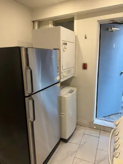 $2000 a month requires first and last $300 damage deposit two large bedrooms, newly renovated bathro...