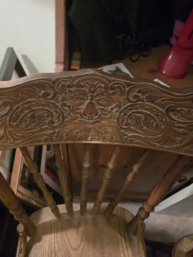 ANTIQUE TABLE AND CHAIRS in Dining Tables & Sets in Sarnia - Image 5