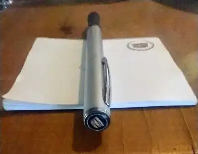Stylo Cadillac & Blocs Notes 20$ Cash