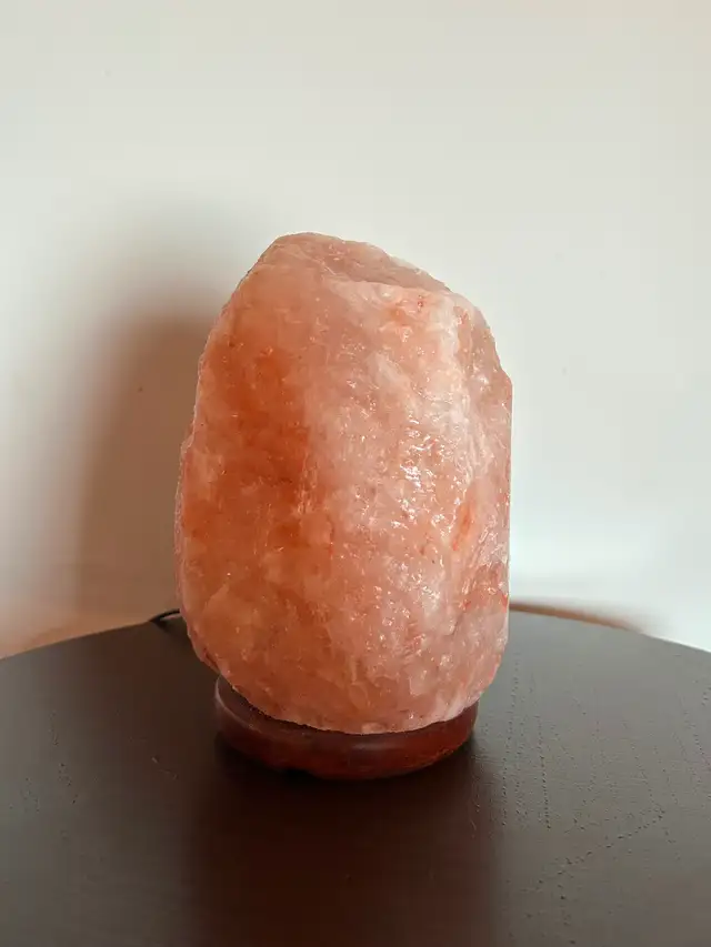 Himalayan Salt lamp in Indoor Lighting & Fans in Markham / York Region - Image 3