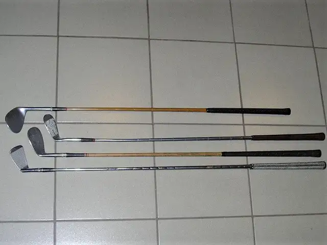 Vintage golf clubs - Jones - Hagen - Bulla - Spoon in Golf in Windsor Region - Image 2