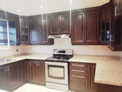 3 Bedroom Bungalow for rent. Main floor only. Amazing location, small distance to Brampton Gateway t...