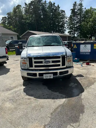 I’m selling my Ford F250 Super duty this truck is a great work truck or an everyday truck with 166,0...