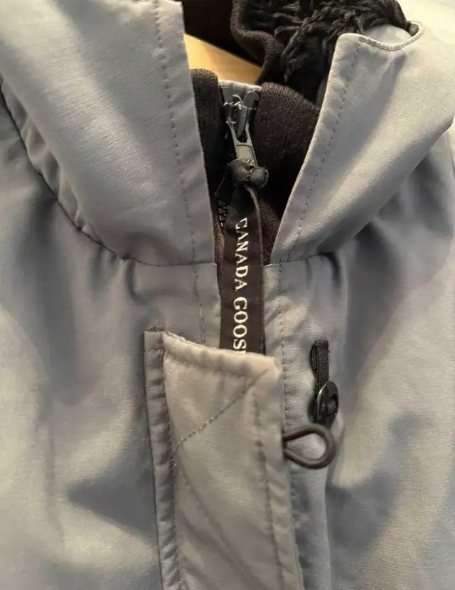 CANADA GOOSE | WOMENS XL in Women's - Tops & Outerwear in City of Montréal - Image 4