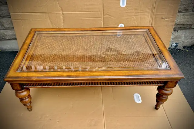 Coffee Table with Glass Top (solid wood) in Coffee Tables in Markham / York Region - Image 2