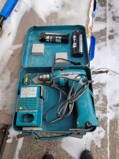 Makita Cordless Driver Drill 6071D with Fast Charger&,bat as is, View more
