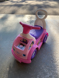 Infants sit-on plastic car