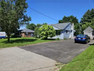 Call 437-235-6143 Full house for rent from 15th February 3 bedroom & 2 kitchens 2 bedroom kitchen an...