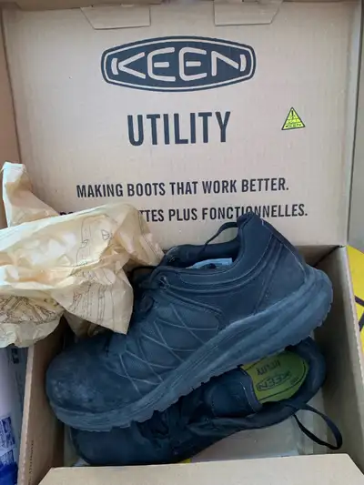 KEEN UTILITY safety boots size 9, View more