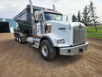 2011 Kenworth T800 Tridrive Stone slinger. Bay Lynx slinger in very good condition. This slinger com...
