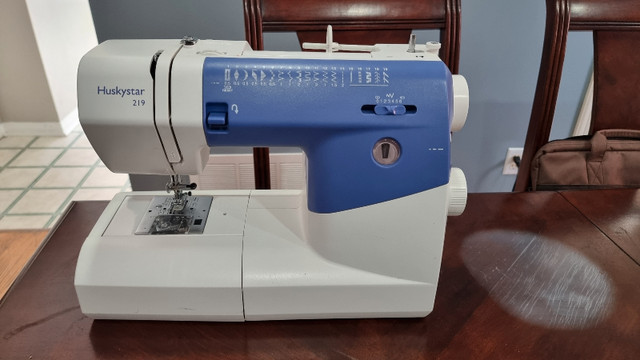 Sewing machine in Hobbies & Crafts in Oshawa / Durham Region