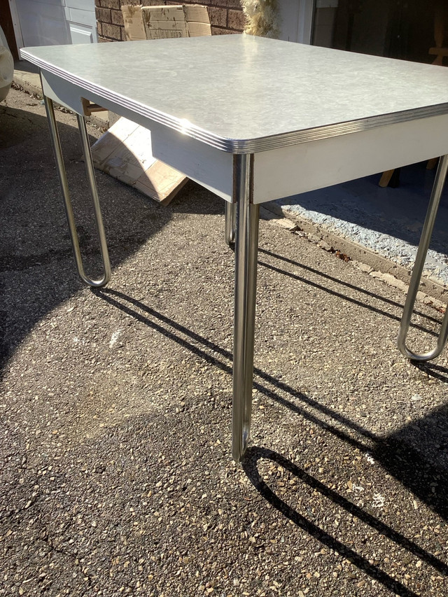 Retro vintage Formica chrome kitchen table..  in Dining Tables & Sets in Cambridge - Image 4