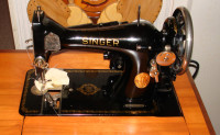 Vintage antique - Singer sewing machine, electric, with cabinet