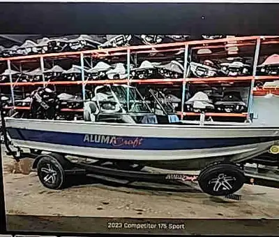 Wanted: Alumacraft Competitor, Lund Impact , etc or comparable boat with low hrs in excellent condit...