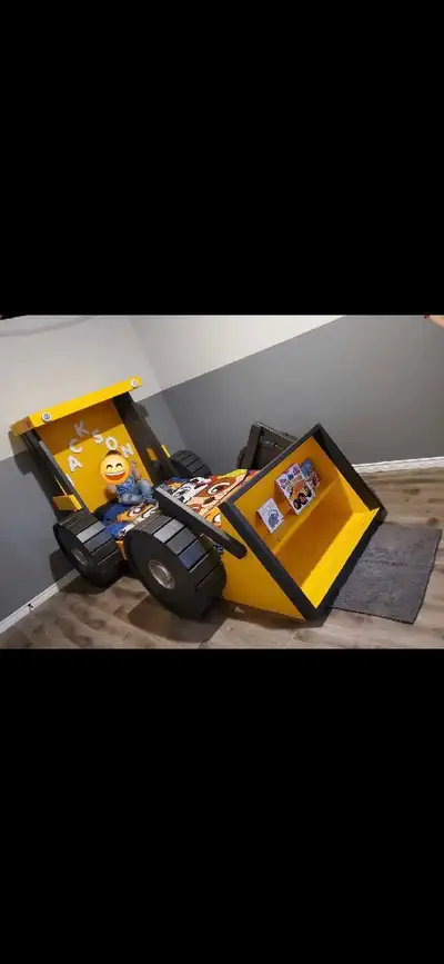 This unique backhoe bed is sure to be a hit with any machinery loving kid! It features a sturdy fram...