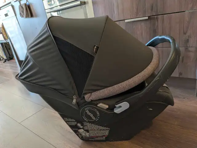Peg Perego Infant Carrier / Baby Rocker Chair (Indoor Use) in Strollers, Carriers & Car Seats in City of Toronto - Image 3