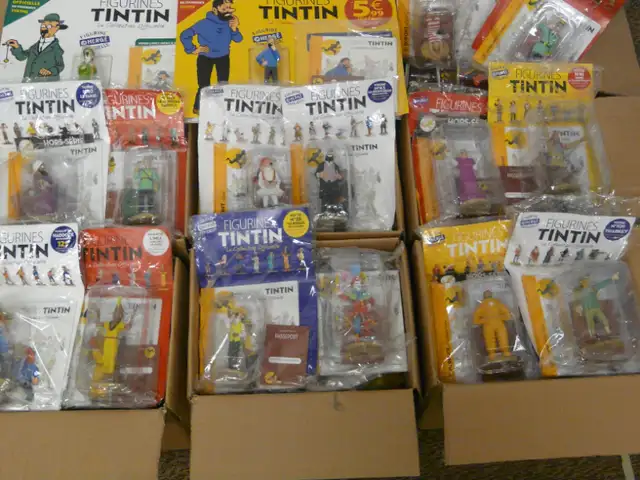 TINTIN FIGURINES DE "LA COLLECTION OFFICIELLE" in Arts & Collectibles in Lévis - Image 3