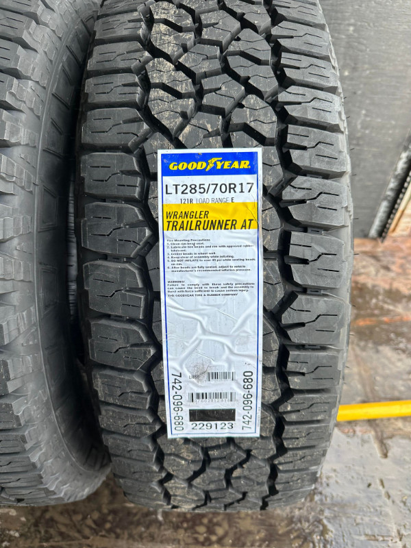 #742096680 2 Pneus d'été GOODYEAR TRAILRUNNER LT285/70R17 dans Autres pièces et accessoires  à Longueuil/Rive Sud - Image 3