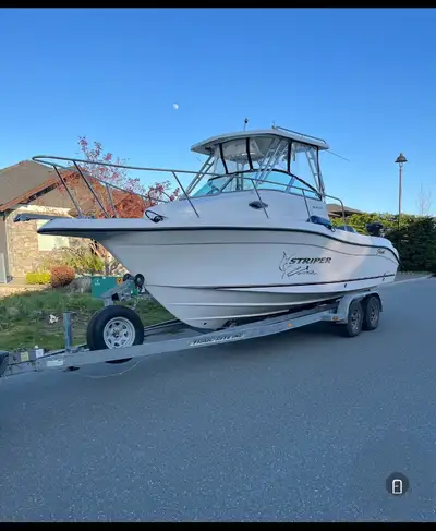 Well cared for, maintained and super clean 2003 Seaswirl Striper 2301 (23ft) 2003 225 Yamaha motor w...