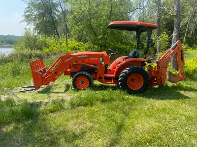 New price..6 yrs old, 143 hours.. L3901 4wheel drive , 40 horse.. 7' reach on backhoe (with toothed...