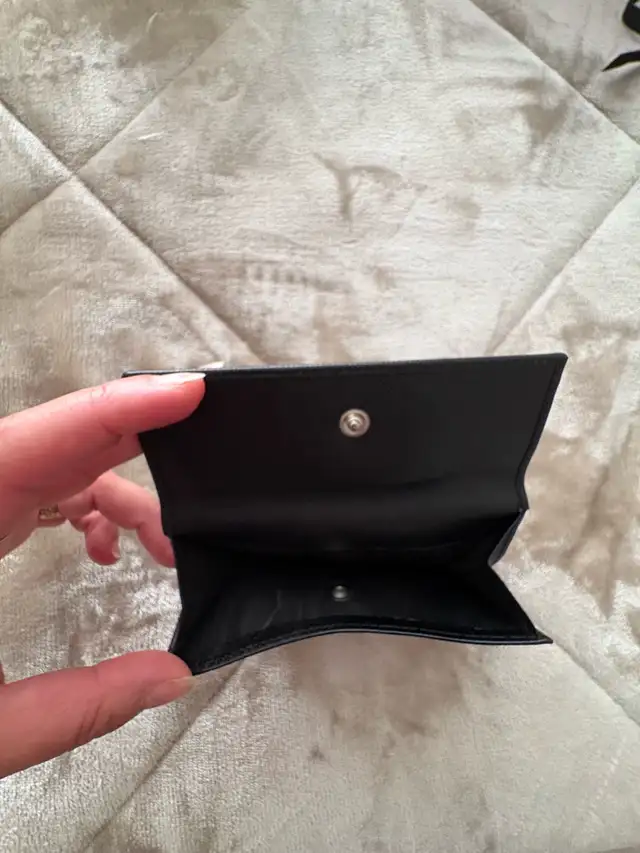 Authenic Prada Wallet  in Women's - Bags & Wallets in Ottawa - Image 4