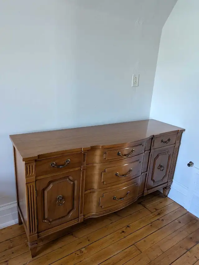 Classic Wood Drawer / Sideboard in Dressers & Wardrobes in City of Toronto - Image 3