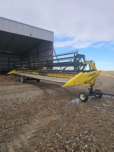 2015 Honey Bee Airflex 240 -40 ft -Cnh adapter -Pea auger -knife drive updates done -Updated slip cl...