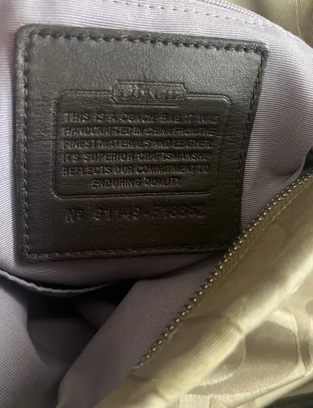 Coach vintage monogram chain shoulder/crossbody bag in Women's - Bags & Wallets in Mississauga / Peel Region - Image 9