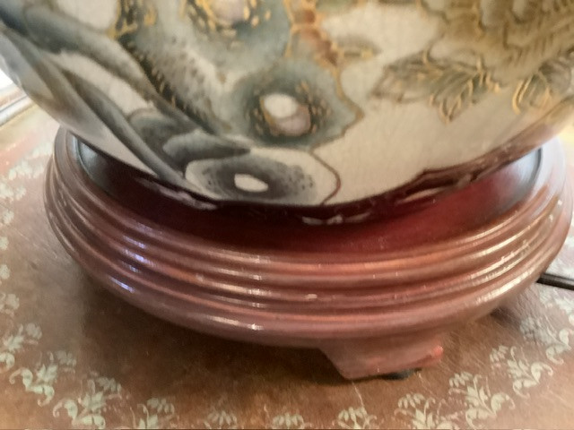 Vtg Ornate Asian Themed Porcelain/Ceramic Lamp w Redwood Base in Indoor Lighting & Fans in Belleville - Image 3