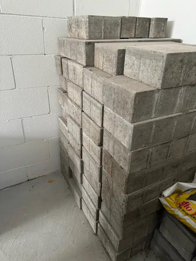 Smooth Grey Interlock Pavers in Floors & Walls in Markham / York Region - Image 4