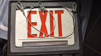 Panneau "Exit" sortie. Unité combinée porte-sortie NEUVE
