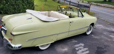 Shoebox Ford 1950 convertible moteur 239 avec transmission 3 vitesse à colone La peinture sur la voi...