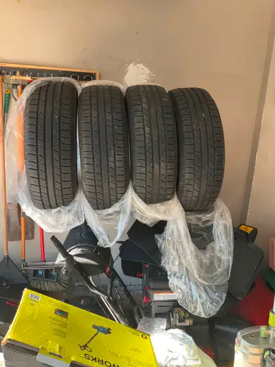 4 Michelin Defender All Season in GOOD CONDITION 225/65/R17 Only for $300.00