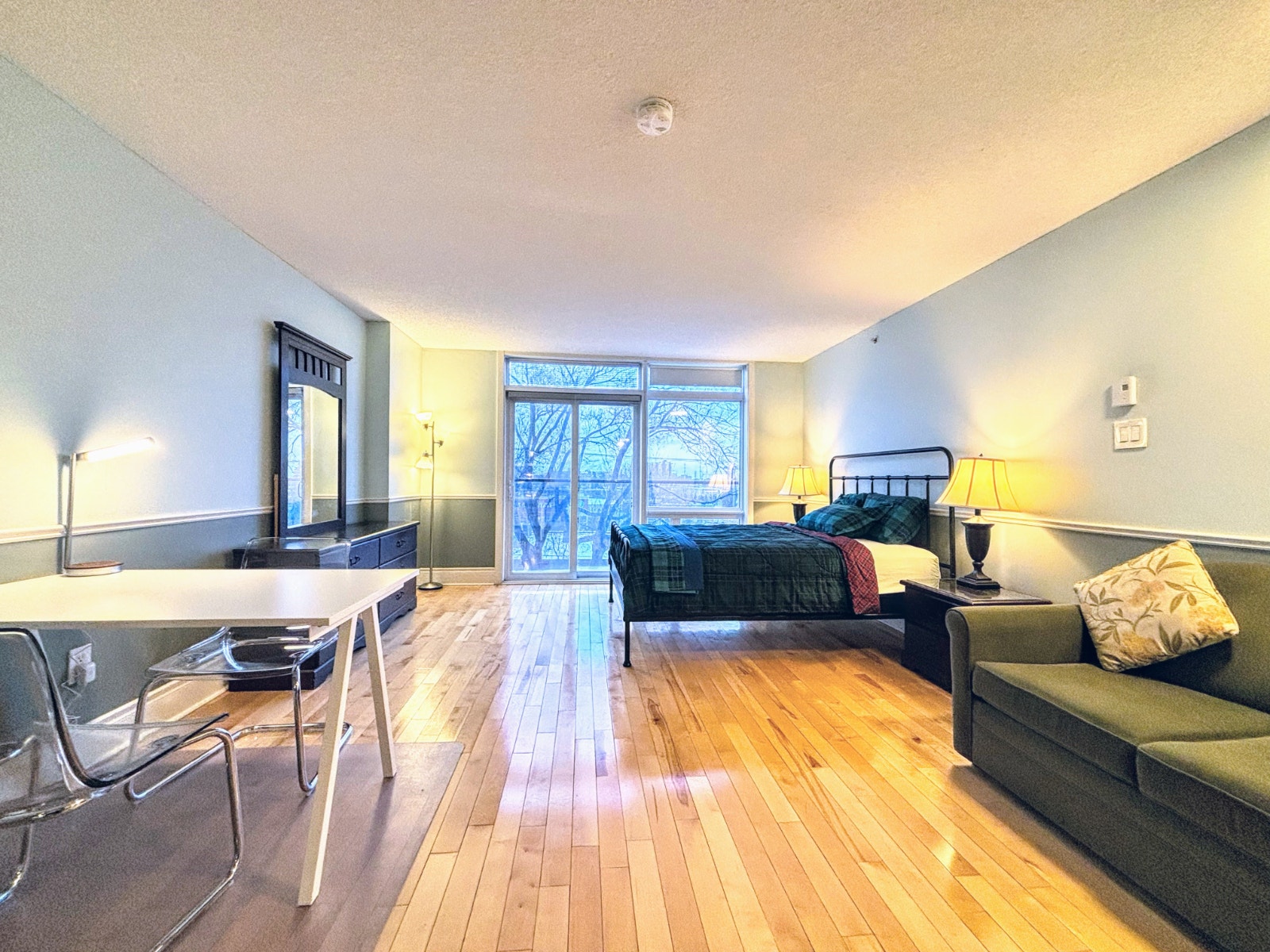 Modern Studio Condo! Furniture, Appliance, WiFi All Included! — photo 2