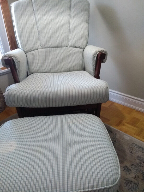 Glider rocking chair and gliding ottoman in Chairs & Recliners in Markham / York Region