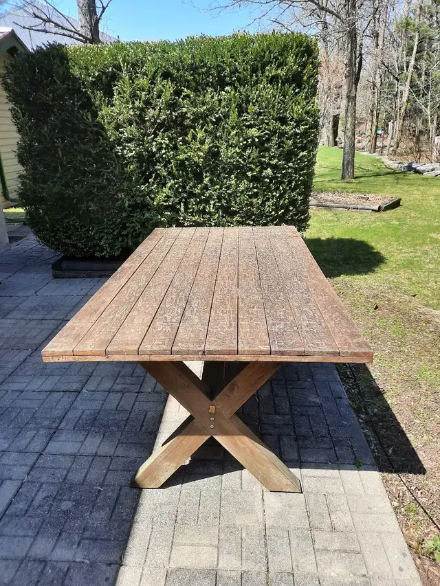 Teak dining table in Dining Tables & Sets in Trenton - Image 3