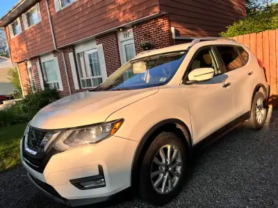 Good reliable AWD used vehicle. Well maintained with brand new MVI. Has 199K km. Has signs of age in...